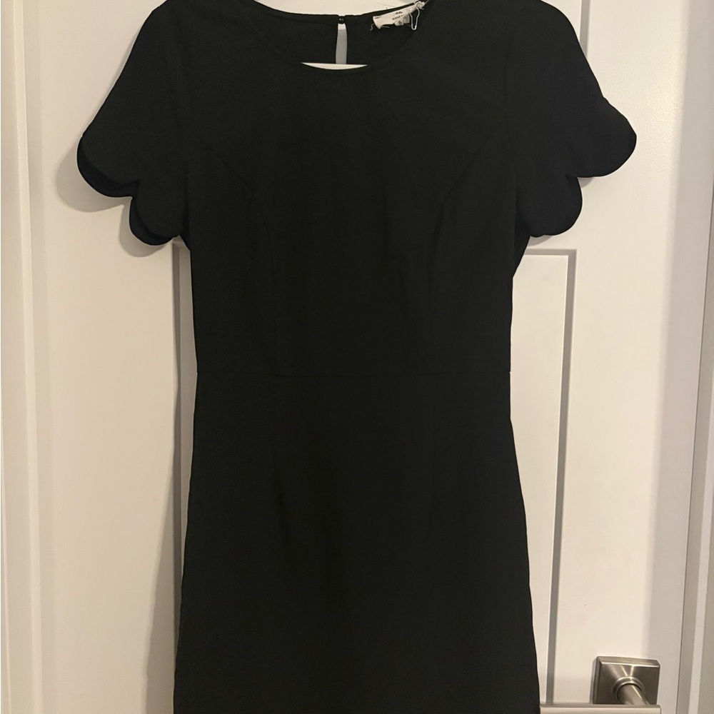 entro scalloped Black Dress
